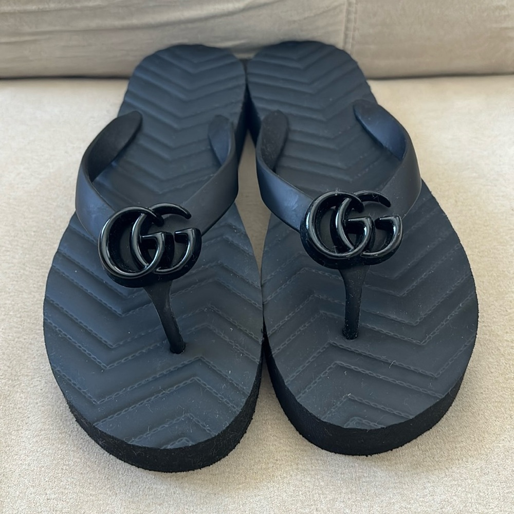 Gucci Double G Rubber Flip-Flop Sandals